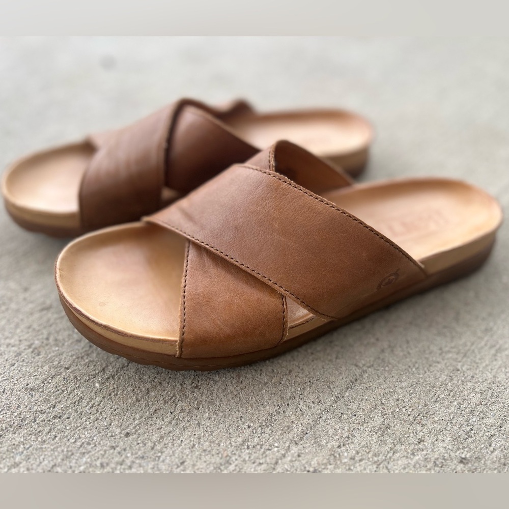 Born Sandals in Brown Size 8